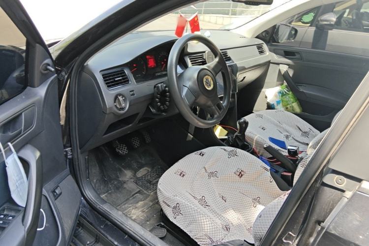 Used Volkswagen Santana 2015 1.6L Manual Fashion Edition Driver Seat