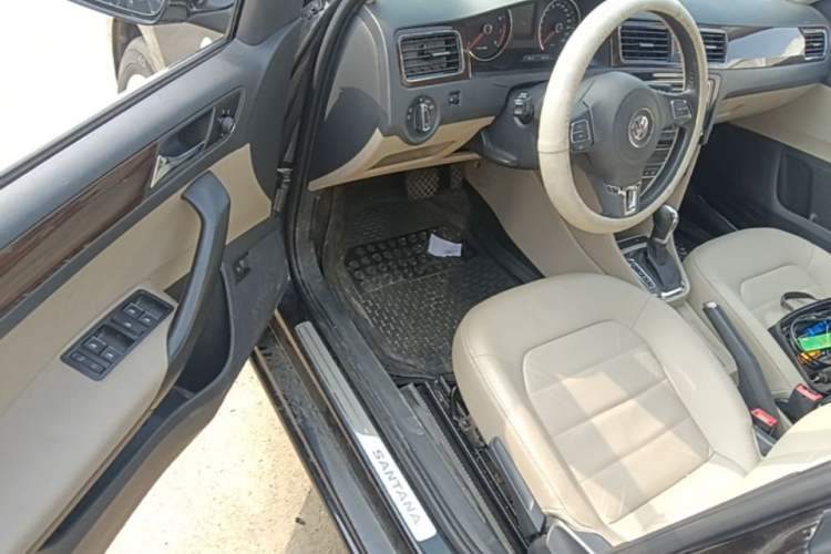 Used Volkswagen Santana 2015 1.6L Automatic Luxury Edition Driver Seat