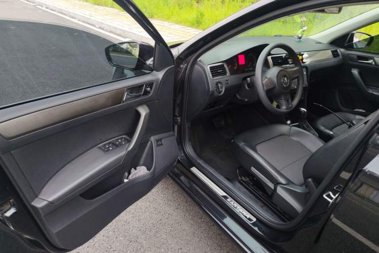 Used Volkswagen Santana 2015 1.6L Automatic Comfort Edition Driver Seat
