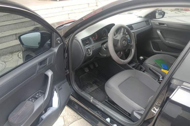 Used Volkswagen Santana 2015 1.6L Manual Fashion Edition Driver Seat
