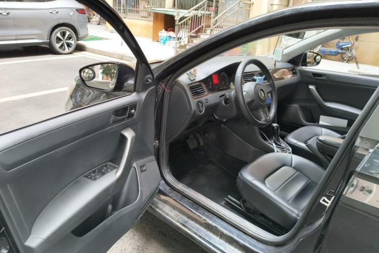Used Volkswagen Santana 2015 1.6L Automatic Fashion Edition Driver Seat