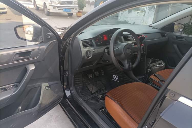 Used Volkswagen Santana 2015 1.6L Manual Fashion Edition Driver Seat