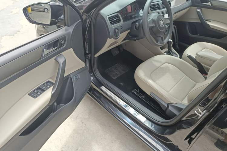 Used Volkswagen Santana 2015 1.6L Automatic Comfort Edition Driver Seat