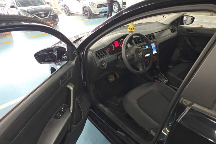 Used Volkswagen Santana 2015 1.6L Automatic Fashion Edition Driver Seat