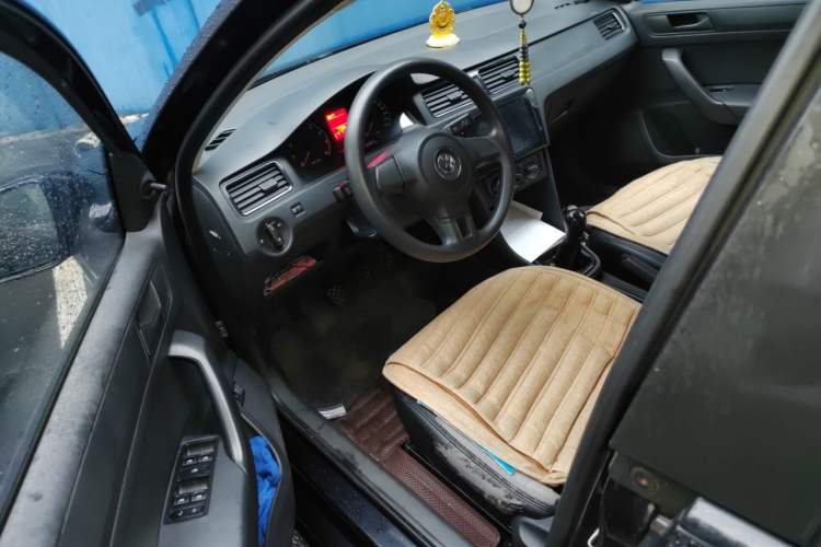 Used Volkswagen Santana 2015 1.6L Manual Fashion Edition Driver Seat