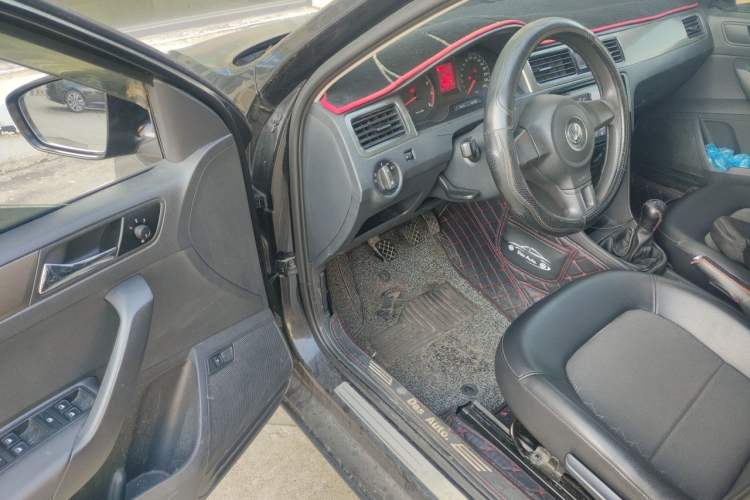 Used Volkswagen Santana 2015 1.6L Manual Comfort Edition Driver Seat