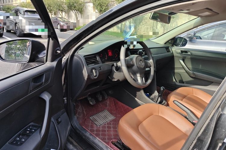 Used Volkswagen Santana 2015 1.6L Manual Fashion Edition Driver Seat