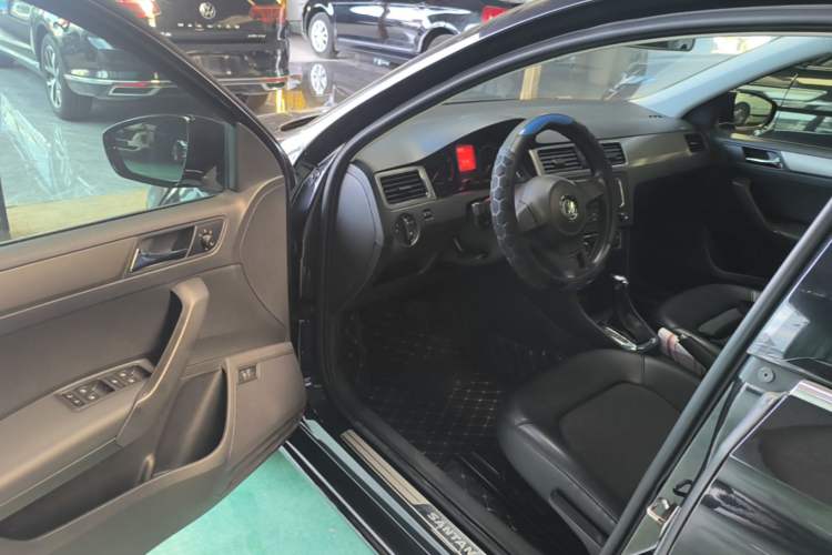 Used Volkswagen Santana 2015 1.6L Automatic Comfort Edition Driver Seat