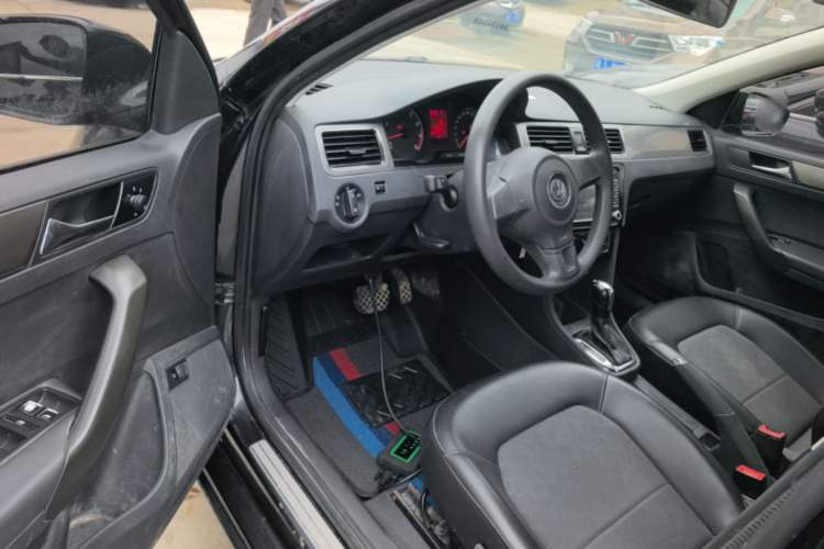 Used Volkswagen Santana 2015 1.6L Automatic Comfort Edition Driver Seat