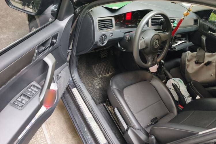 Used Volkswagen Santana 2015 1.6L Automatic Comfort Edition Driver Seat