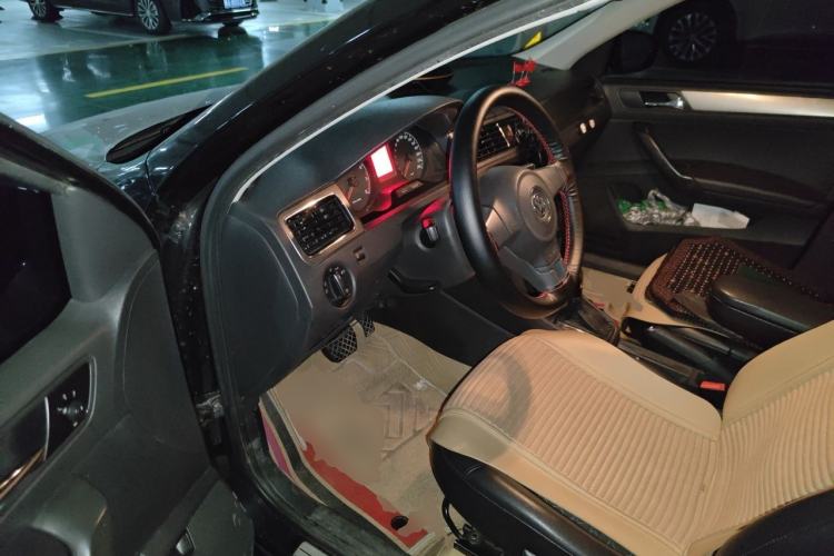 Used Volkswagen Santana 2015 1.6L Automatic Comfort Edition Driver Seat