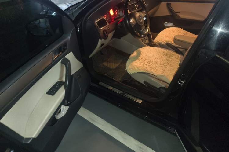 Used Volkswagen Santana 2015 1.6L Automatic Comfort Edition Driver Seat