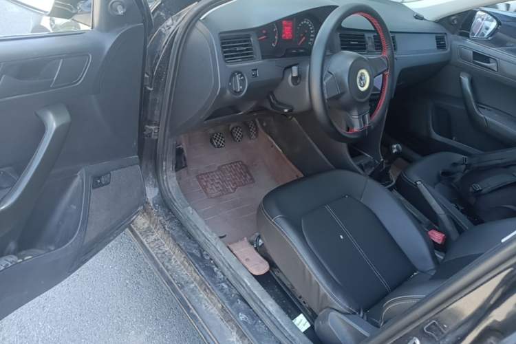 Used Volkswagen Santana 2015 1.6L Manual Fashion Edition Driver Seat