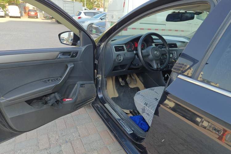 Used Volkswagen Santana 2015 1.6L Manual Comfort Edition Driver Seat