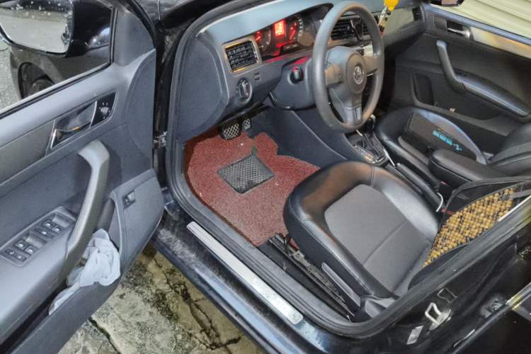 Used Volkswagen Santana 2015 1.6L Automatic Comfort Edition Driver Seat