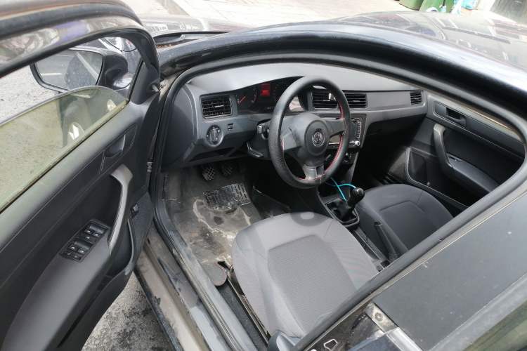 Used Volkswagen Santana 2015 1.6L Manual Fashion Edition Driver Seat