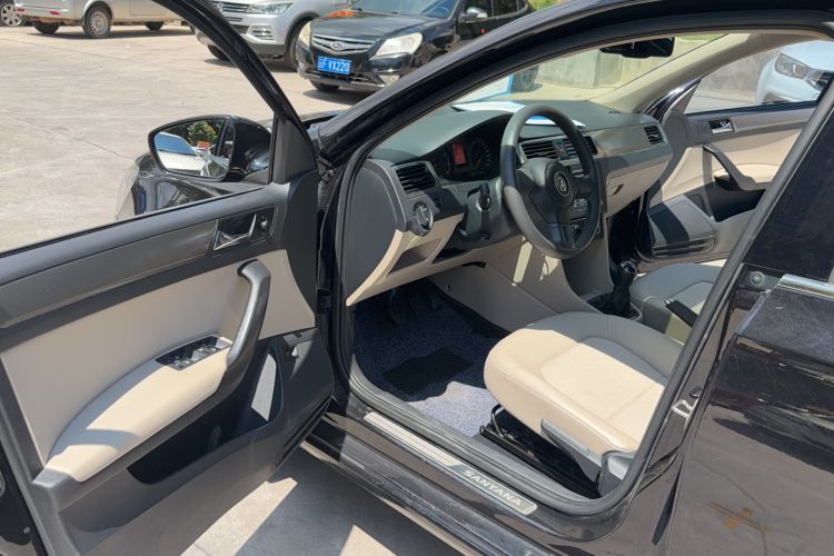Used Volkswagen Santana 2015 1.6L Manual Comfort Edition Driver Seat