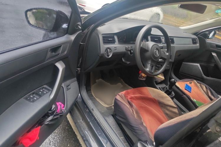 Used Volkswagen Santana 2015 1.6L Manual Fashion Edition Driver Seat