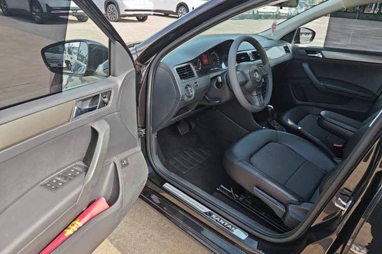 Used Volkswagen Santana 2015 1.6L Automatic Comfort Edition Driver Seat