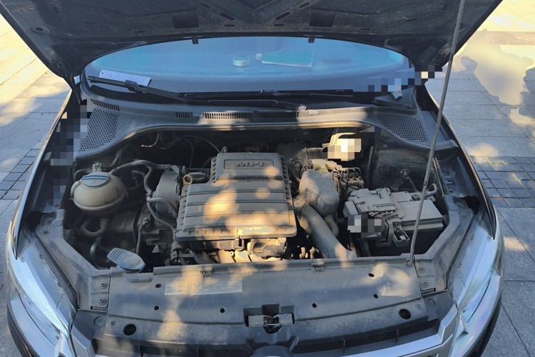 Used Volkswagen Santana 2015 1.6L Manual Fashion Edition Engine Bay