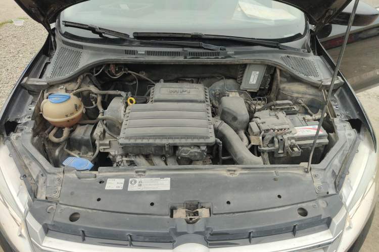 Used Volkswagen Santana 2015 1.6L Automatic Comfort Edition Engine Bay