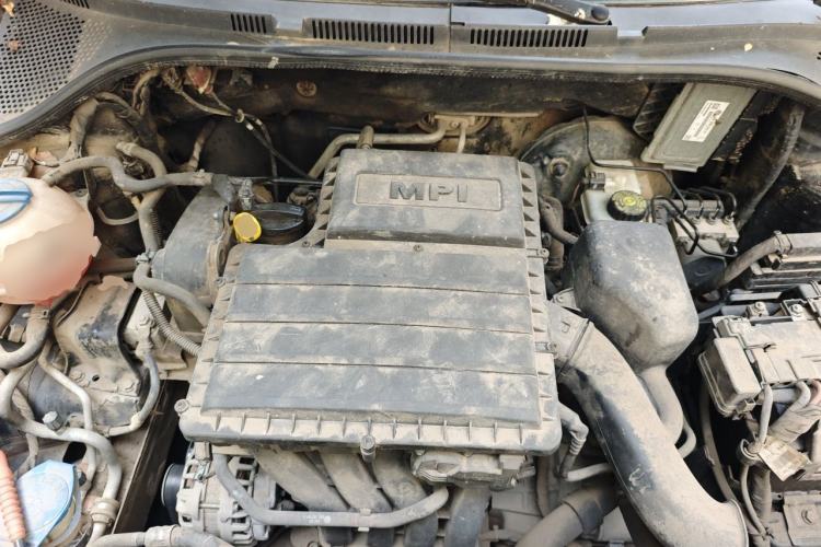 Used Volkswagen Santana 2015 1.6L Automatic Comfort Edition Engine Bay