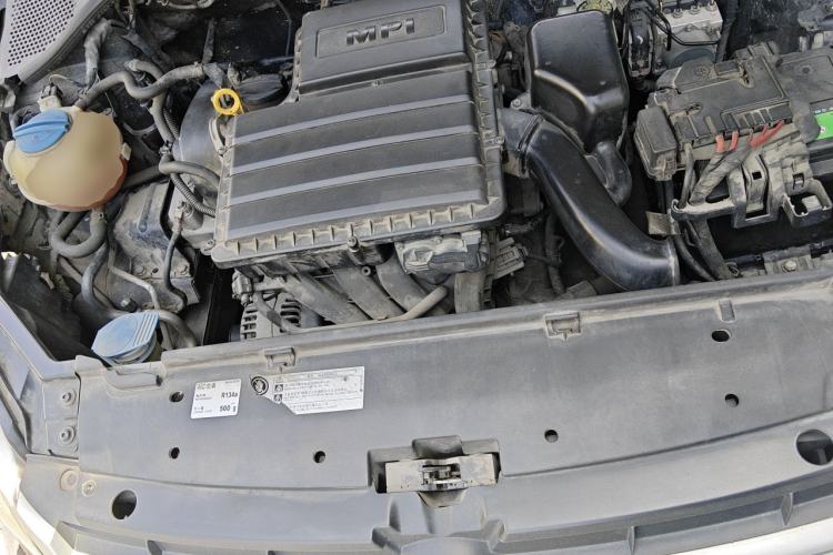 Used Volkswagen Santana 2015 1.6L Manual Fashion Edition Engine Bay