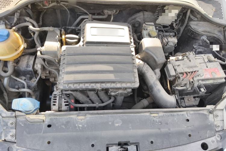 Used Volkswagen Santana 2015 1.6L Manual Comfort Edition Engine Bay