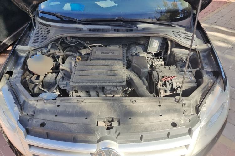 Used Volkswagen Santana 2015 1.6L Manual Fashion Edition Engine Bay