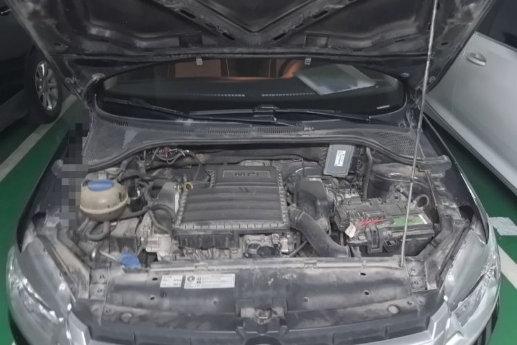 Used Volkswagen Santana 2015 1.6L Manual Fashion Edition Engine Bay