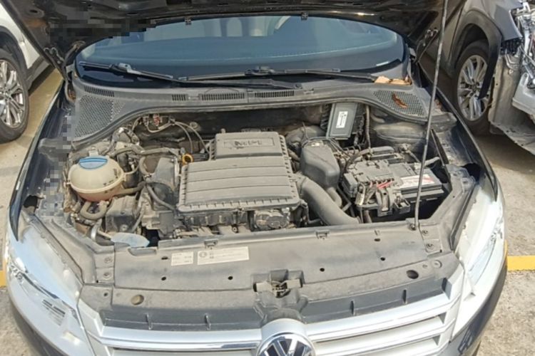 Used Volkswagen Santana 2015 1.6L Automatic Luxury Edition Engine Bay