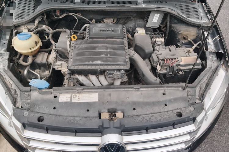 Used Volkswagen Santana 2015 1.6L Manual Comfort Edition Engine Bay