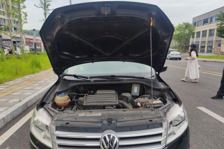 Used Volkswagen Santana 2015 1.6L Automatic Comfort Edition Engine Bay