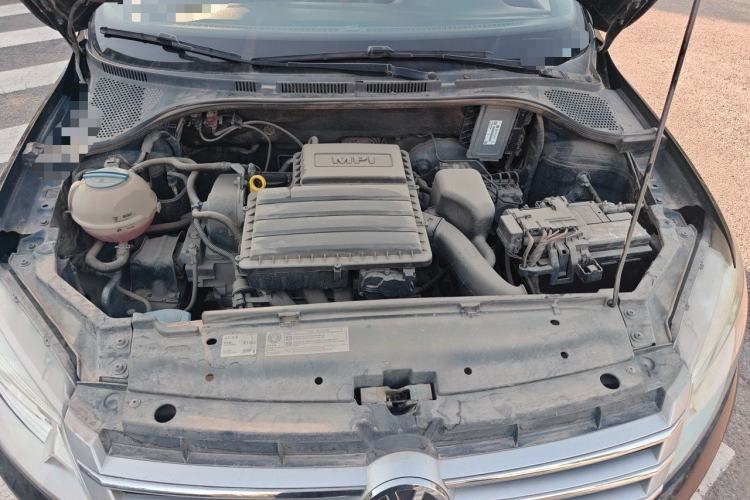 Used Volkswagen Santana 2015 1.6L Manual Comfort Edition Engine Bay