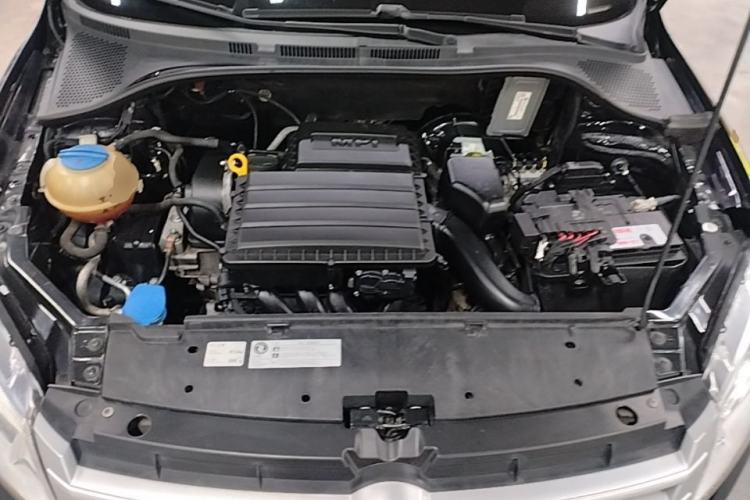 Used Volkswagen Santana 2015 1.6L Automatic Fashion Edition Engine Bay