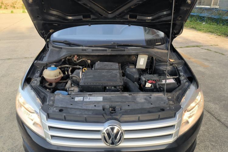 Used Volkswagen Santana 2015 1.4L Manual Fashion Edition Engine Bay