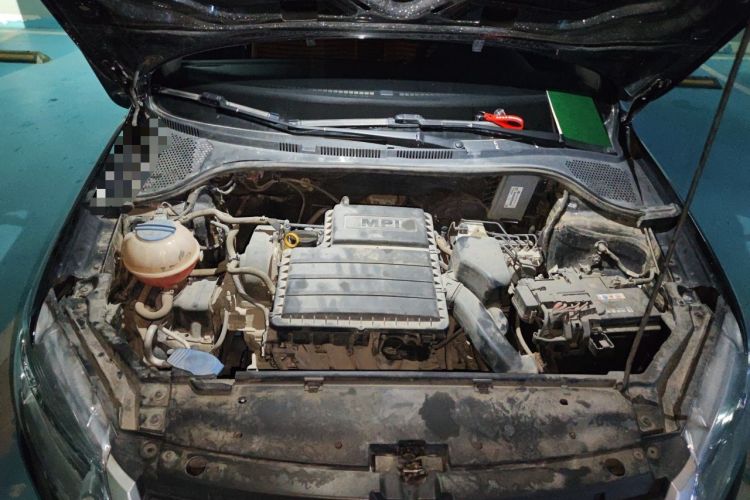 Used Volkswagen Santana 2015 1.6L Manual Fashion Edition Engine Bay