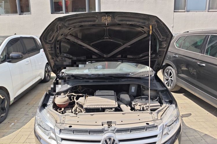 Used Volkswagen Santana 2015 1.6L Automatic Fashion Edition Engine Bay