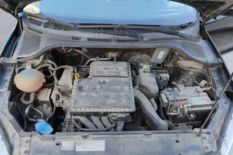 Used Volkswagen Santana 2015 1.6L Manual Comfort Edition Engine Bay