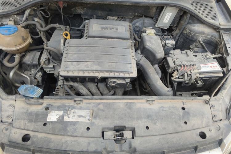 Used Volkswagen Santana 2015 1.6L Manual Comfort Edition Engine Bay