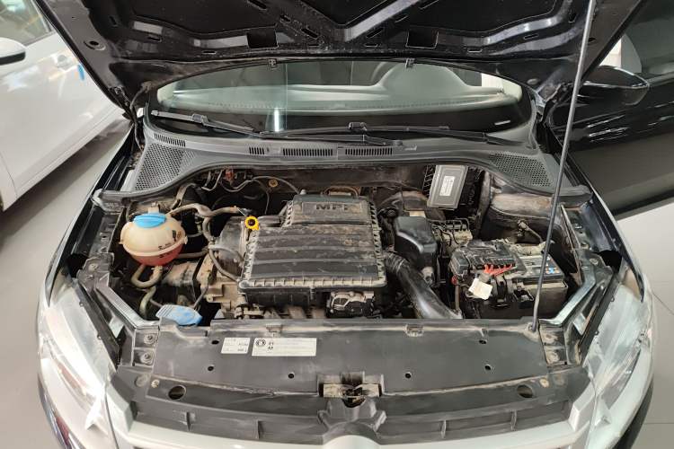 Used Volkswagen Santana 2015 1.4L Manual Fashion Edition Engine Bay