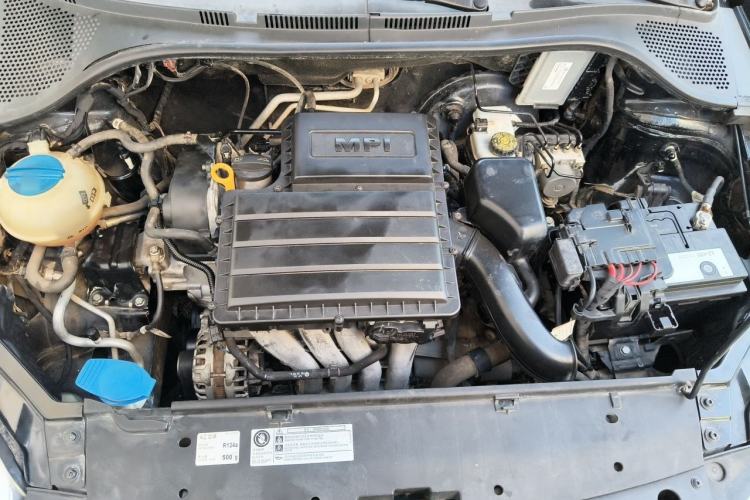 Used Volkswagen Santana 2015 1.6L Manual Fashion Edition Engine Bay
