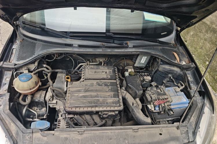 Used Volkswagen Santana 2015 1.4L Manual Fashion Edition Engine Bay