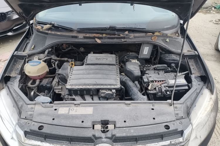 Used Volkswagen Santana 2015 1.6L Automatic Comfort Edition Engine Bay