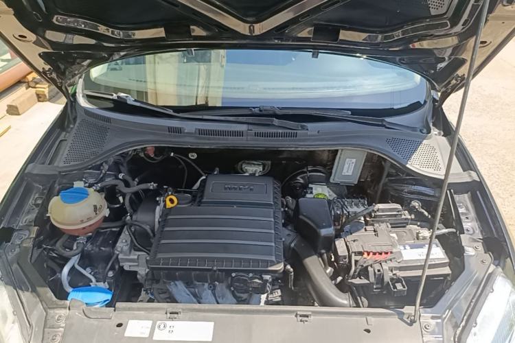 Used Volkswagen Santana 2015 1.6L Automatic Comfort Edition Engine Bay