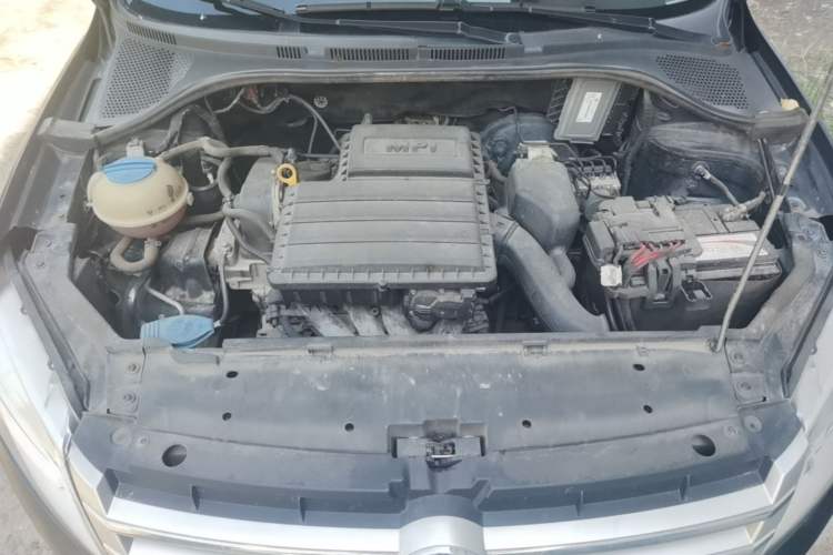 Used Volkswagen Santana 2015 1.6L Manual Comfort Edition Engine Bay