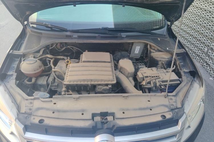 Used Volkswagen Santana 2015 1.6L Manual Comfort Edition Engine Bay