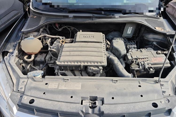 Used Volkswagen Santana 2015 1.6L Manual Fashion Edition Engine Bay