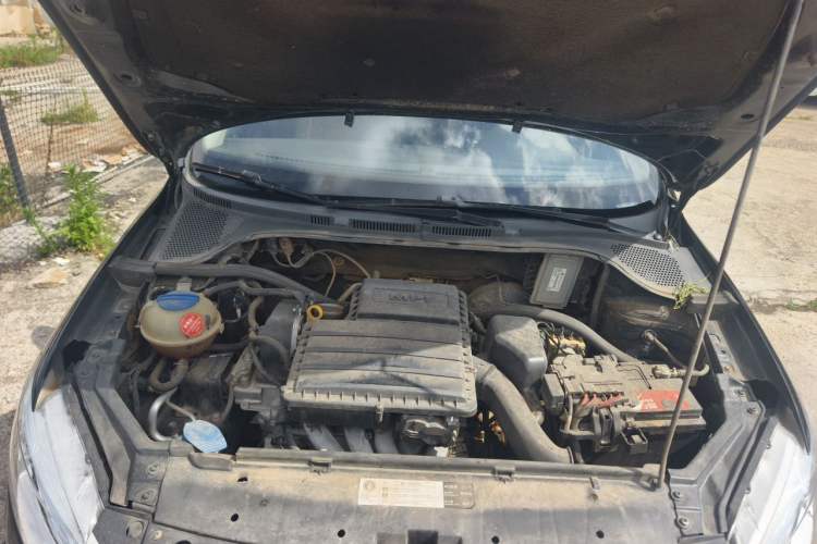 Used Volkswagen Santana 2015 1.6L Manual Comfort Edition Engine Bay