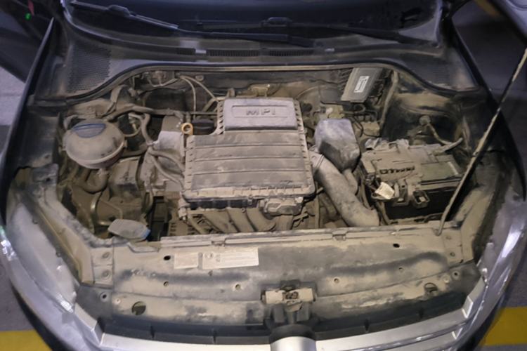 Used Volkswagen Santana 2015 1.6L Manual Comfort Edition Engine Bay